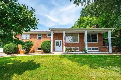 147 Lucky Hollow Rd, Hickory, NC 28601