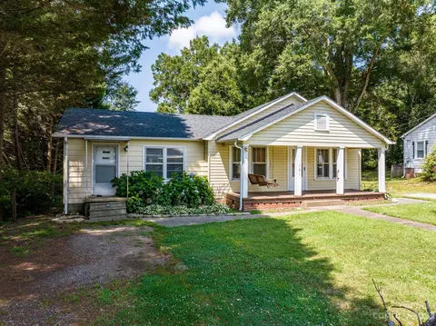 121 7th Nw St, Taylorsville, NC 28681