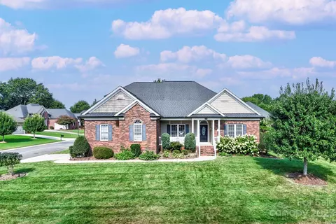 5025 Eagle Crest Ln, Gastonia, NC 28056