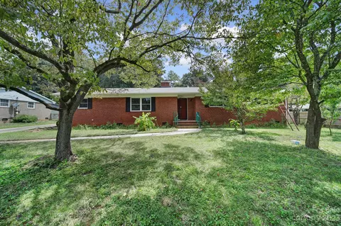 6720 Linda Lake Dr, Charlotte, NC 28215