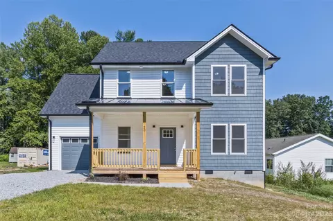 20 Resa Darity Ln, East Flat Rock, NC 28726