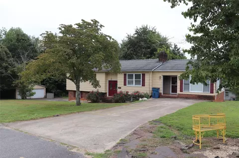 3237 Sourwood Ridge Rd, Lenoir, NC 28645