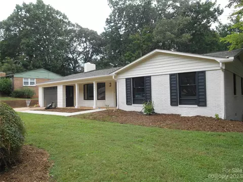 5386 Hawthorne Ln, Hickory, NC 28602