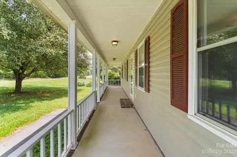 4095 Section House Rd, Hickory, NC 28601 photo 2