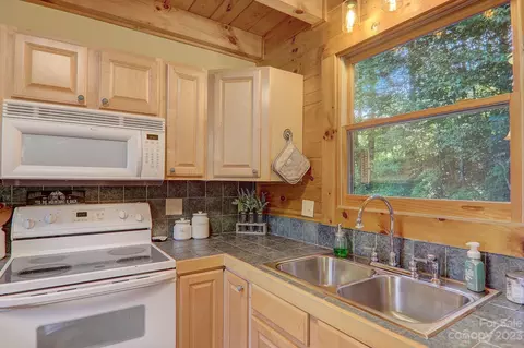 95 Ridge Top Circle Rd, Clyde, NC 28721 photo 18