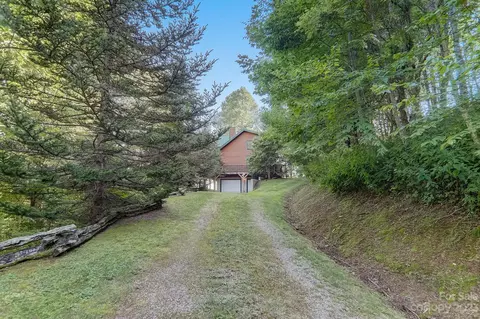95 Ridge Top Circle Rd, Clyde, NC 28721 photo 3