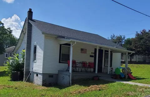 149 6th St, Marion, NC 28752