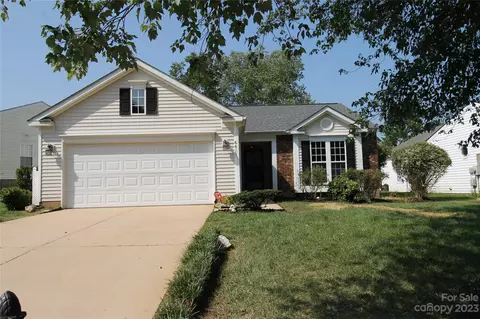 6621 Wandering Creek Dr, Charlotte, NC 28216