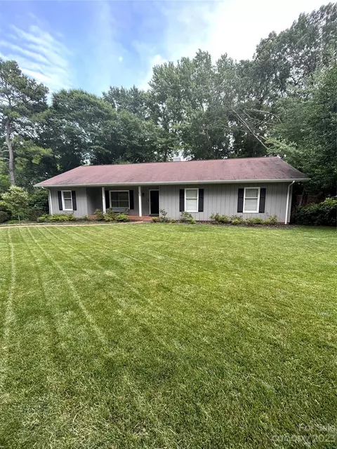 630 6th St NW, Hickory, NC 28601