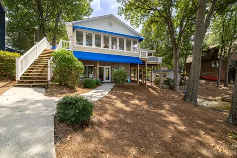 164 N Shoreline Dr, Badin Lake, NC 28127