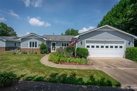 30 Doanbury Ct, Hendersonville, NC 28792