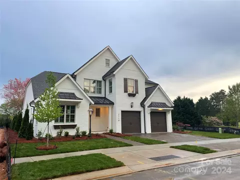 5719 Heirloom Crossing Ct, Charlotte, NC 28270