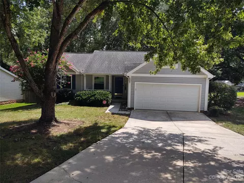 12105 Woodside Falls Rd, Pineville, NC 28134