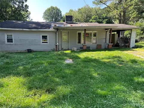 802 Country Club Dr, Waynesville, NC 28786