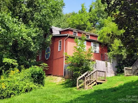 105 N Hill St, Waynesville, NC 28786