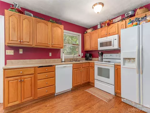 167 Paradise Cir, Clyde, NC 28721 photo 8