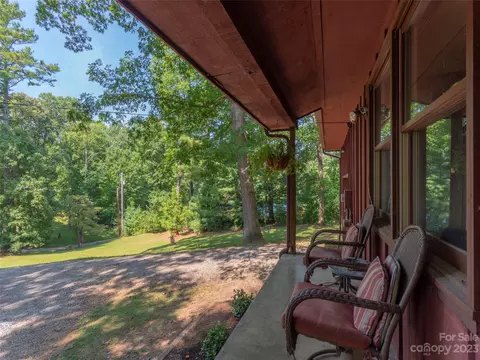 167 Paradise Cir, Clyde, NC 28721 photo 3