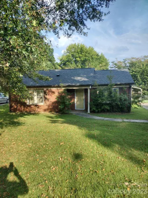 647 Fawnbrook Ln, Charlotte, NC 28217