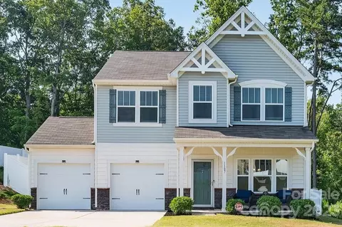 1107 Dewhurst Cir, Charlotte, NC 28214