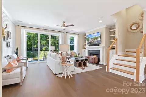 6036 Towering Oaks Dr, Charlotte, NC 28205