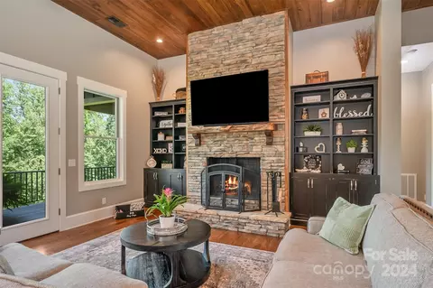 398 Mapleton Ln, Columbus, NC 28722 photo 6