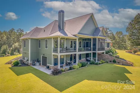 398 Mapleton Ln, Columbus, NC 28722