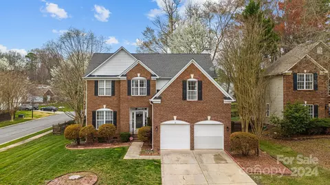 8803 Walden Ridge Dr, Charlotte, NC 28216
