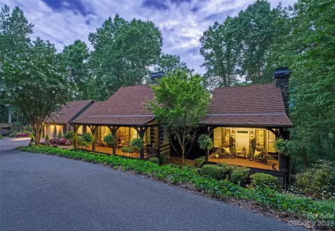 7 Orchard Ridge Dr, Asheville, NC 28804