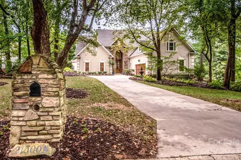 21300 Blakely Shores Dr, Cornelius, NC 28031