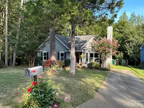 8031 Tiburon Cir, Charlotte, NC 28215