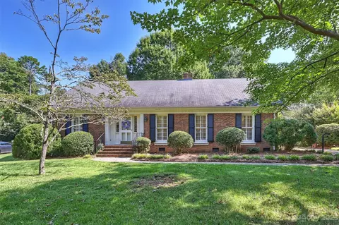 5943 Brace Rd, Charlotte, NC 28211