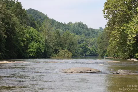 7510 State Highway 197 N, Green Mountain, NC 28740