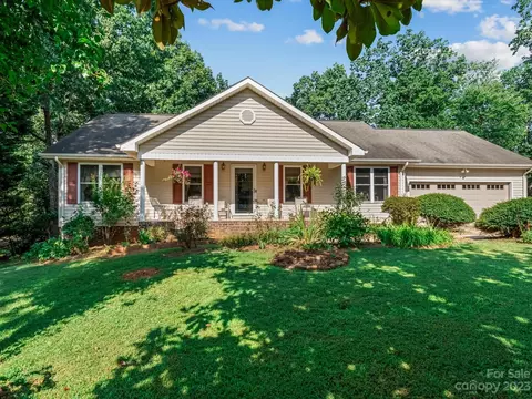 1123 Knollwood Dr, Claremont, NC 28610