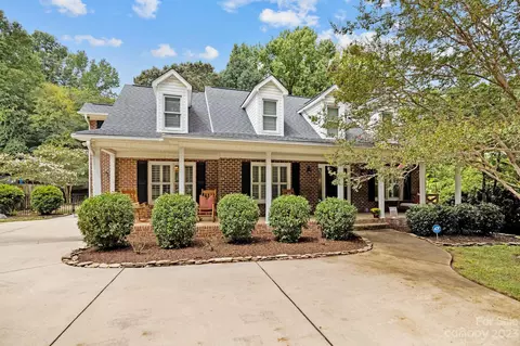 5301 Lancelot Dr, Charlotte, NC 28270