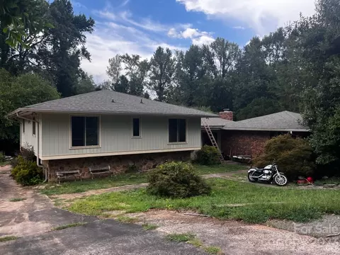 4612 Meridian Dr, Charlotte, NC 28216