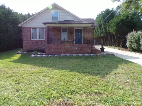 1048 4th Ne St, Hickory, NC 28601