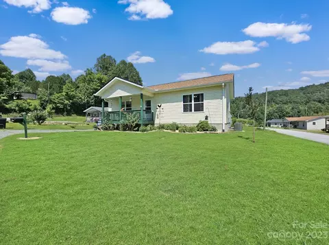 218 Old Turnpike Rd, Rosman, NC 28772