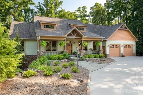 2310 Pommel Rd, Hendersonville, NC 28791