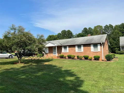 125 Wood Ln, Advance, NC 27006