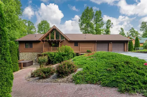 60 Southern Scenic Hts, Hendersonville, NC 28792