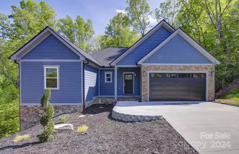 13 Northern Fairway Ct, Etowah, NC 28729