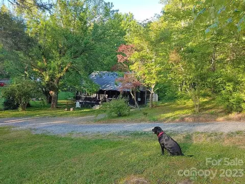 30 Homestead Rd, Whittier, NC 28789