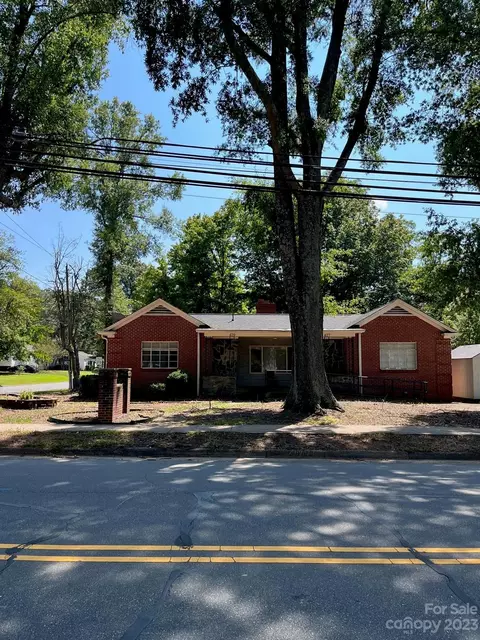 427 E Center Ave, Mooresville, NC 28115