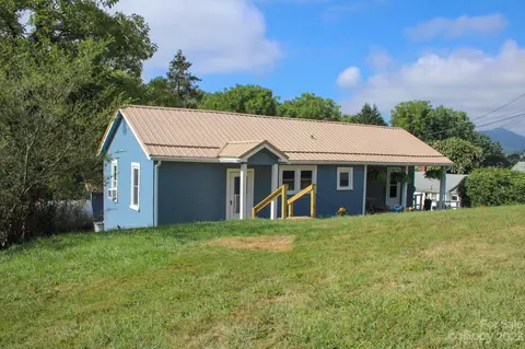 137 Winfield St, Canton, NC 28716