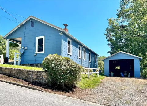 137 Winfield St, Canton, NC 28716 photo 2