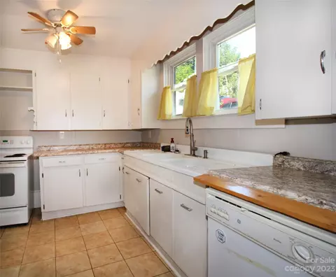 137 Winfield St, Canton, NC 28716 photo 9