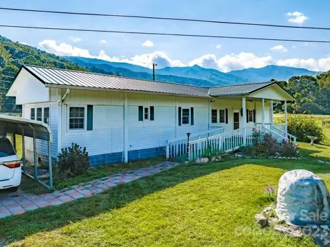 38 Hillbilly Ln, Burnsville, NC 28714