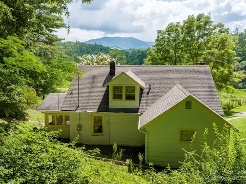910 Bent Rd, Spruce Pine, NC 28777 photo 3