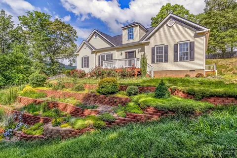 28 Homewood Rd, Candler, NC 28715