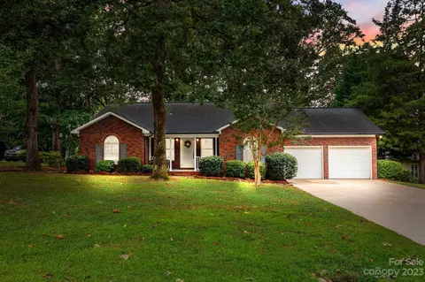 7515 Golf Course Dr S, Denver, NC 28037